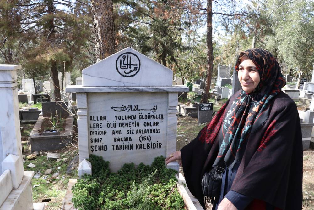 Şehid Mustafa &Ccedil;oban'ın annesi oğlunu kabri başında anlattı