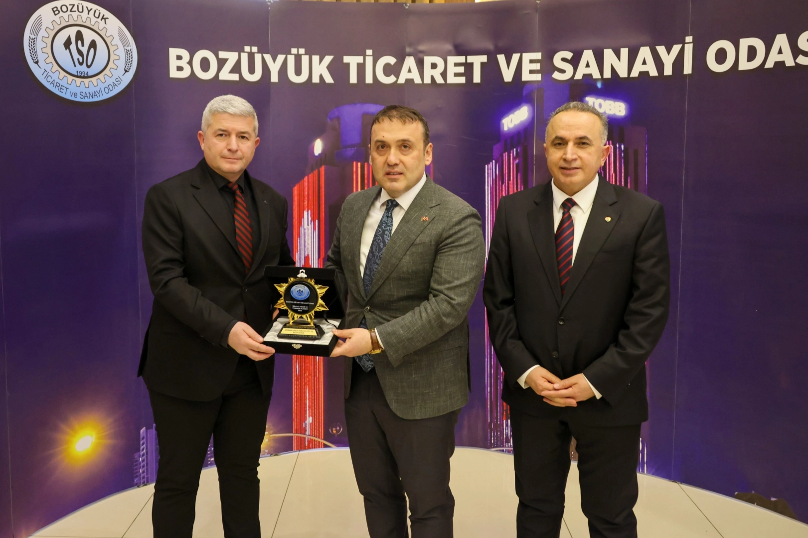 Bilecik Boz&uuml;y&uuml;k'te vergi rekortmenlerine onurlandırıldı