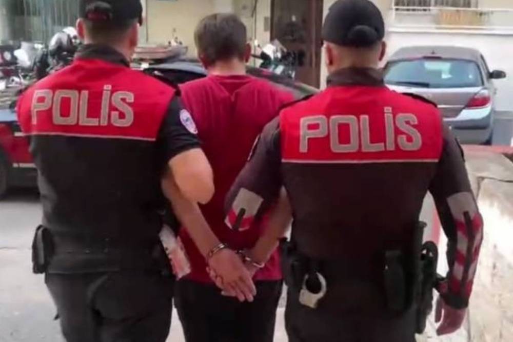Mersin'de ruhsatsız silahla yakalanan ş&uuml;pheli tutuklandı