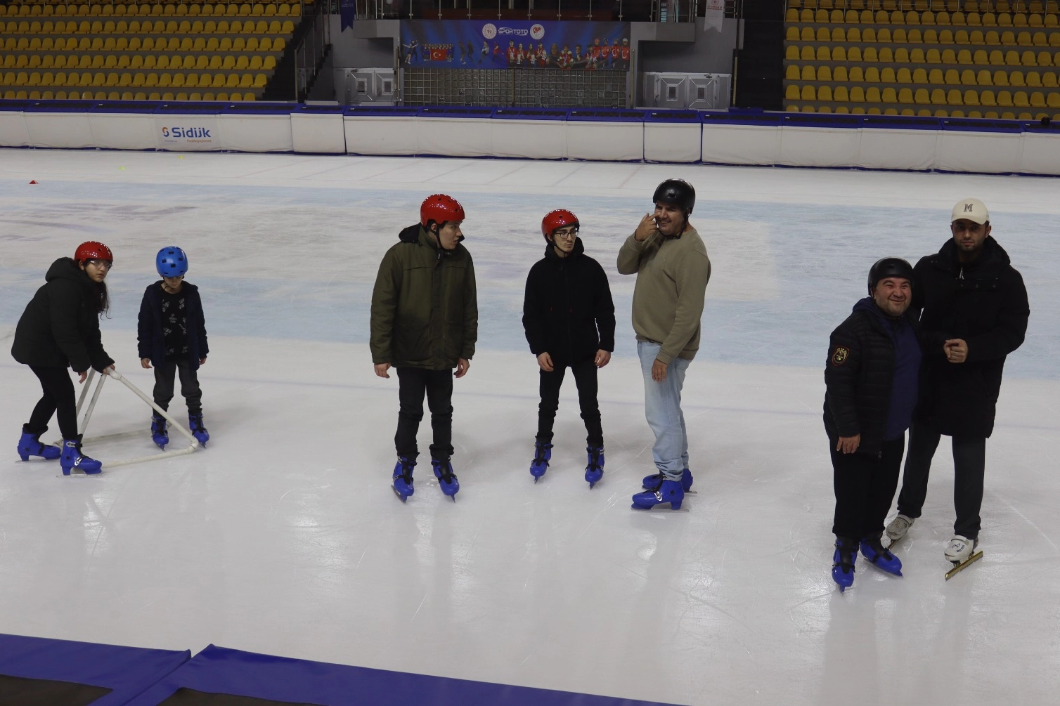 YADEV &ouml;ğrencileri buz pistini sevdi