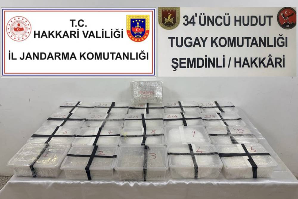 Hakkari&rsquo;de 16,6 kilo metamfetamin ve 3 bin sentetik hap ele ge&ccedil;irildi