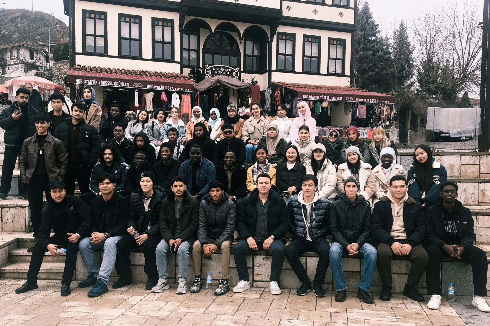 Sakarya'da &ouml;ğrenciler tarihi ve doğal mekanları keşfetti