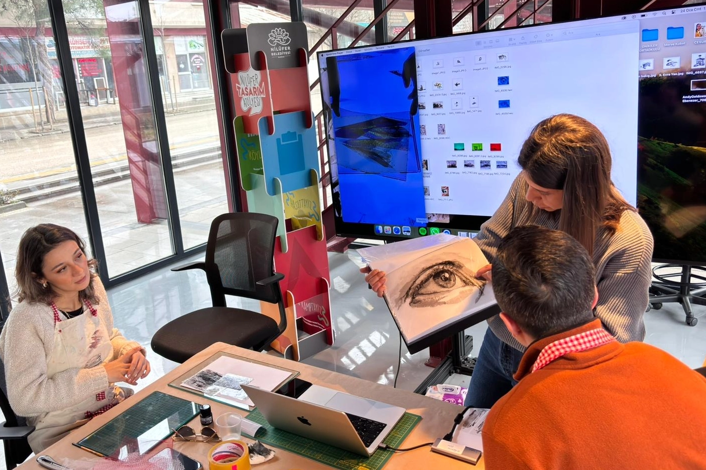 Bursa'da Pancar Deposu&rsquo;nda g&uuml;ndelik malzemeler sanata d&ouml;n&uuml;şt&uuml;