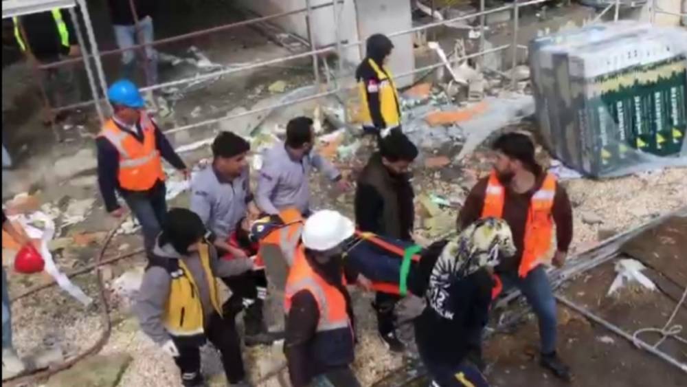 Rezerv alanda çalışan inşaat işçisi merdivenden düşerek yaralandı  