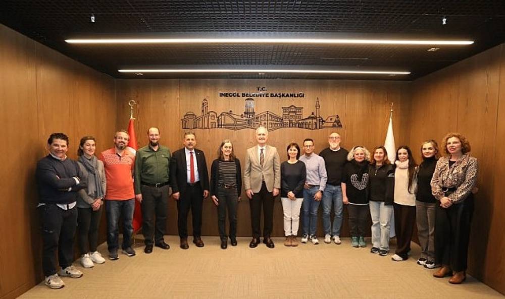 İspanyol Misafirlerden İneg&ouml;l'&uuml;n N&ouml;bet&ccedil;i Kitaphanelerine Tam Not