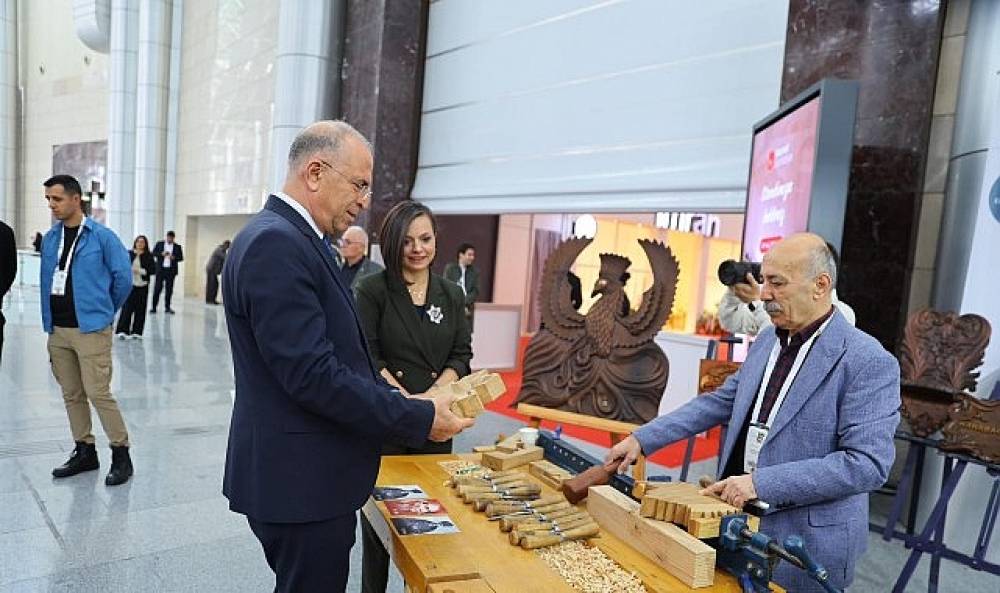 Karabağlar Belediyesi'nden mobilya sekt&ouml;r&uuml;ne g&uuml;&ccedil;l&uuml; destek