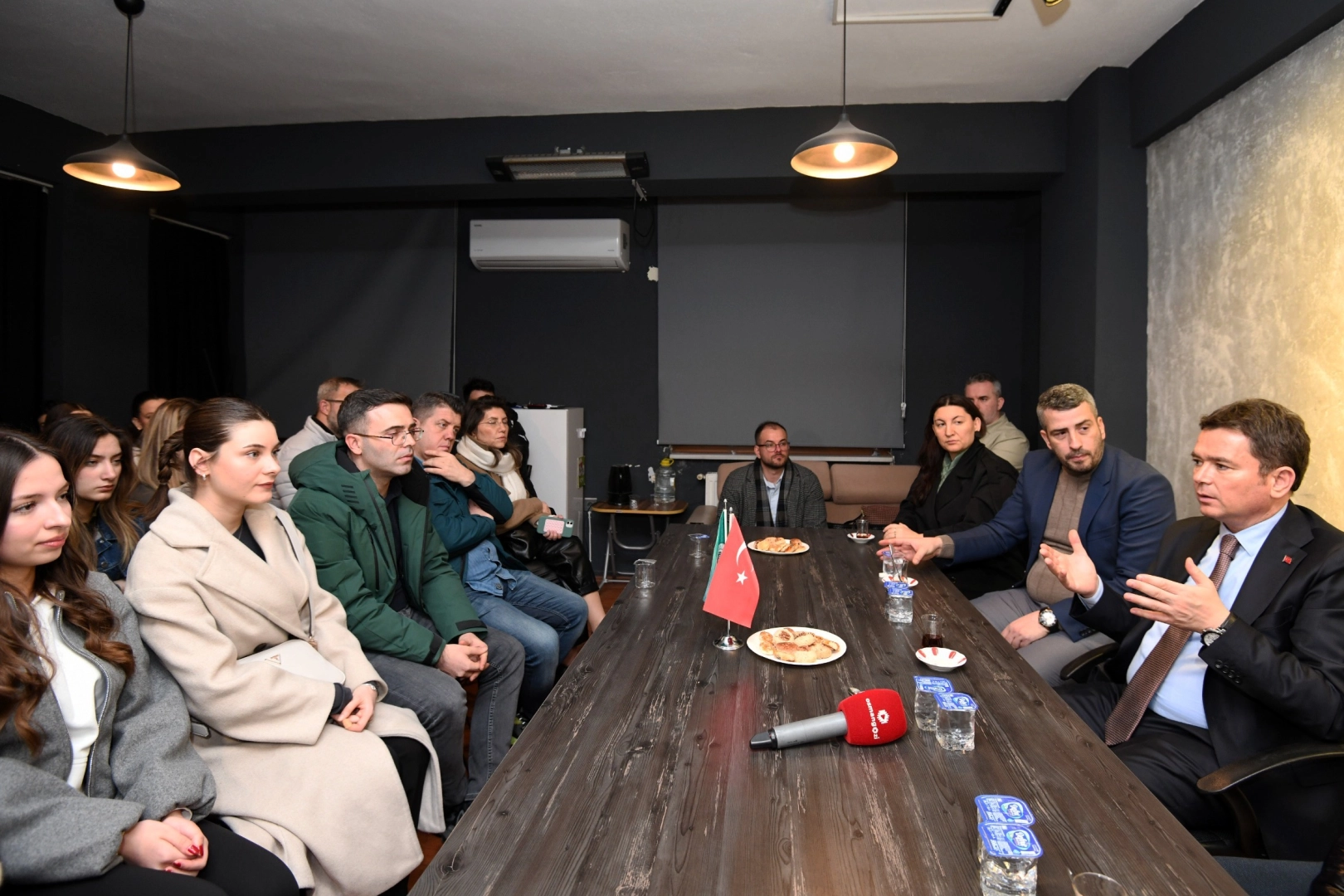 Bursa Osmangazi'de Başkan Aydın'dan gen&ccedil;lere g&uuml;&ccedil;l&uuml; destek