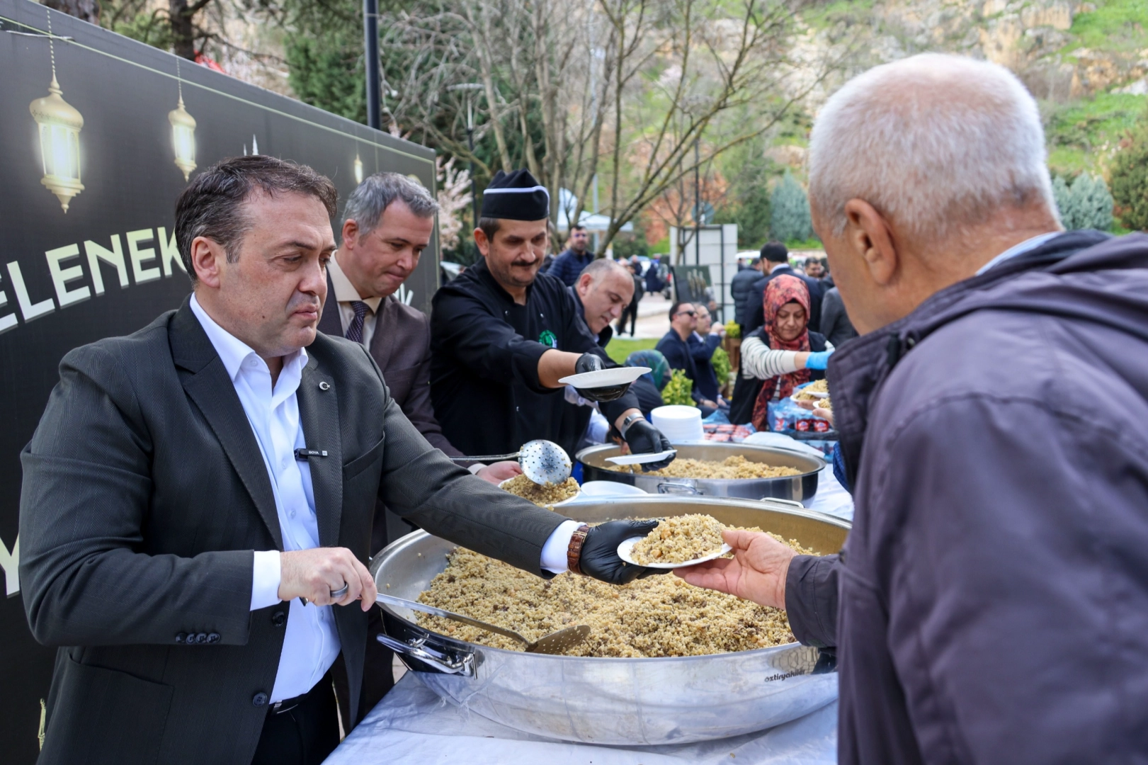 Bilecik’te Asırlık Hayır Geleneği Cuma Namazında Canlandı mı?