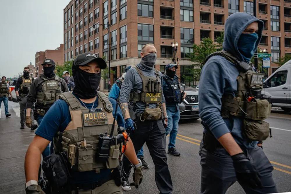 Maskeler, kameralar, arama emirleri: Demokratlardan h&uuml;k&uuml;meti kapatma tehdidi