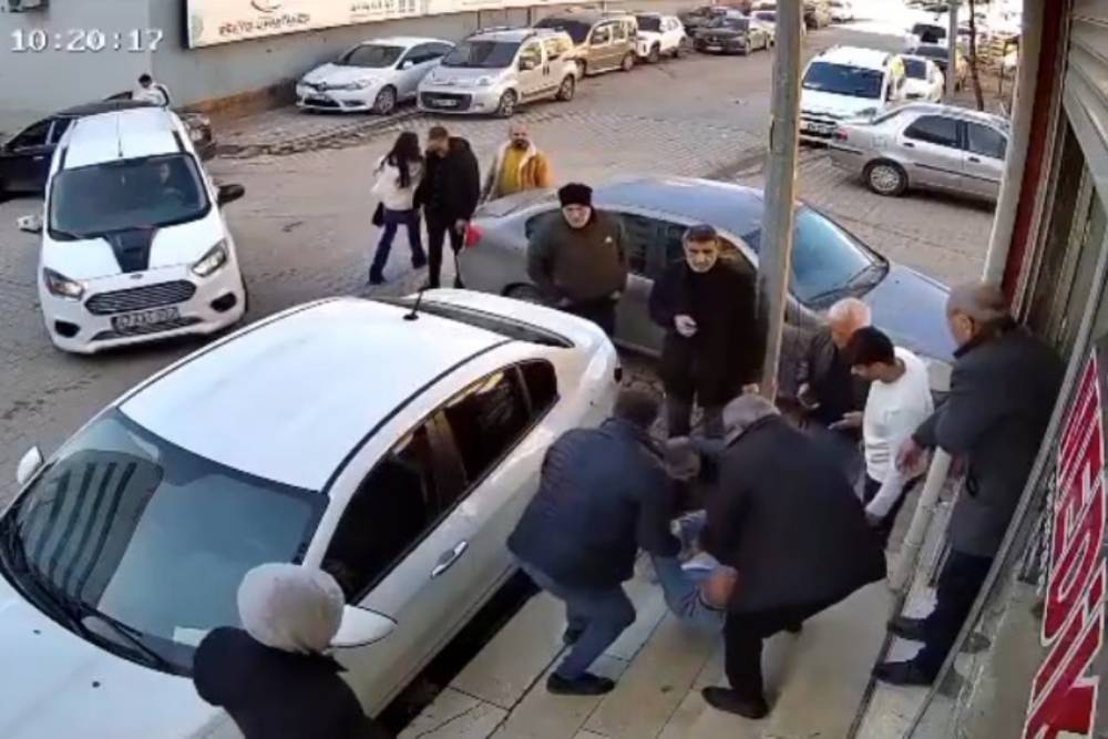 Mardin&rsquo;de &ouml;l&uuml;mle sonu&ccedil;lanan kavgaya ait g&ouml;r&uuml;nt&uuml;ler ortaya &ccedil;ıktı: 6 tutuklama