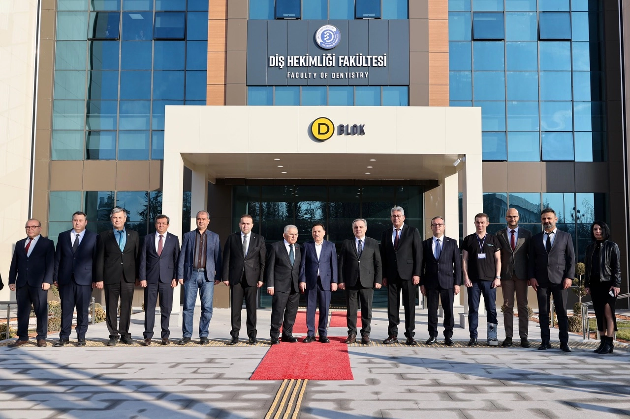 Kayseri’de Sağlıkta Devrim: ERÜ Diş Hastanesi İlk Hastalarını Ağırladı