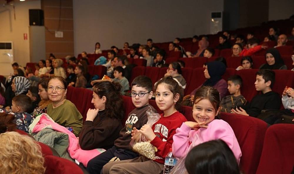 &Ccedil;iğli'de S&ouml;mestr Tatili Sinemayla Şenlendi