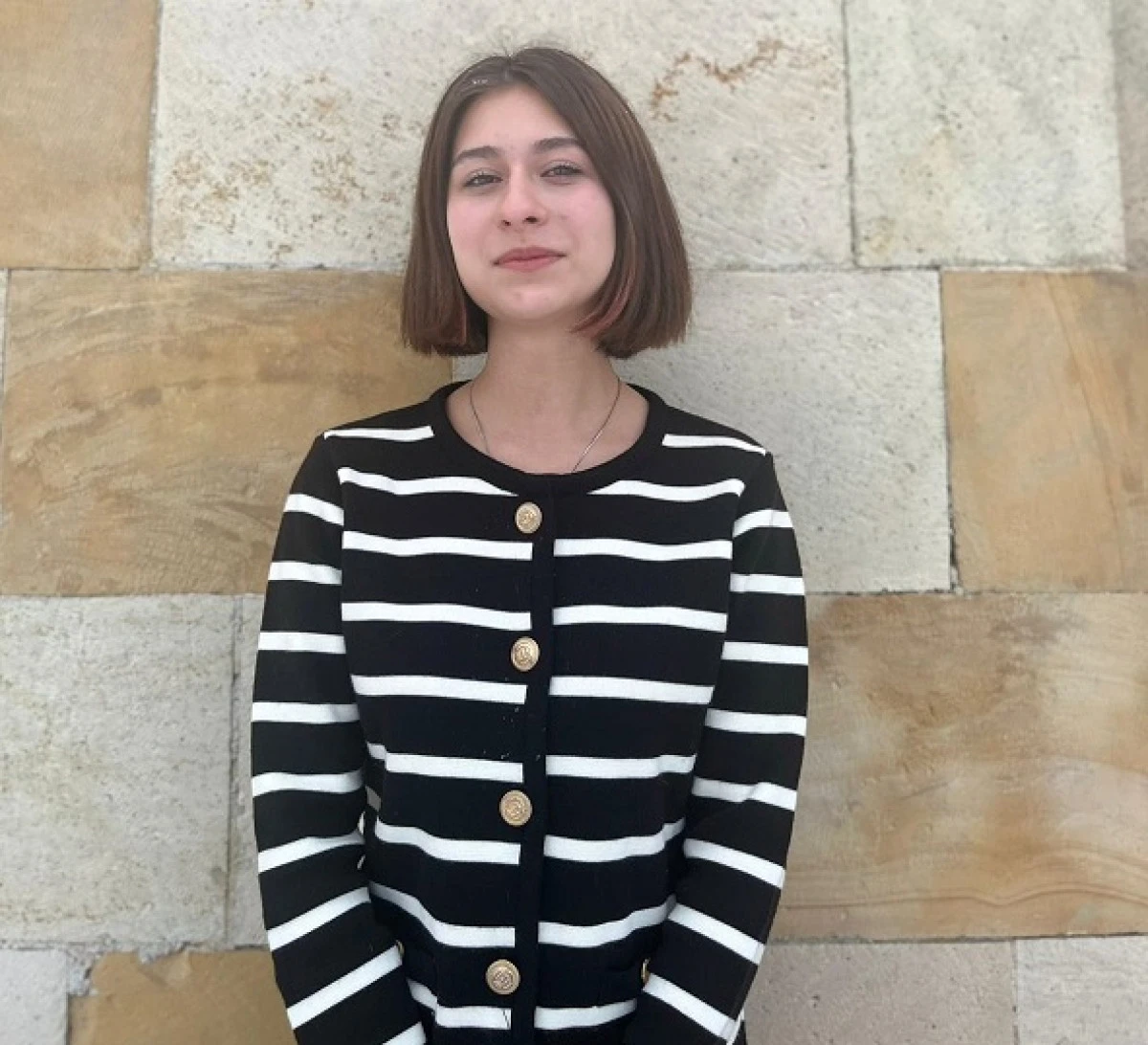 14 Yaşındaki Ada Güçlü’den Duygusal Bir Yolculuk: İçimdeki Mavi