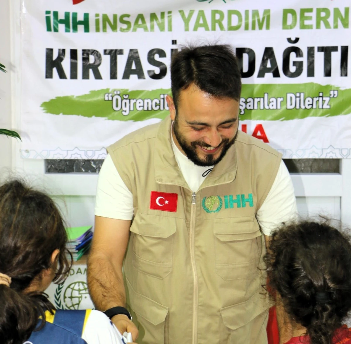 ADANA İHH'DAN 1.200 &Ouml;ĞRENCİYE KIRTASİYE YARDIMI!