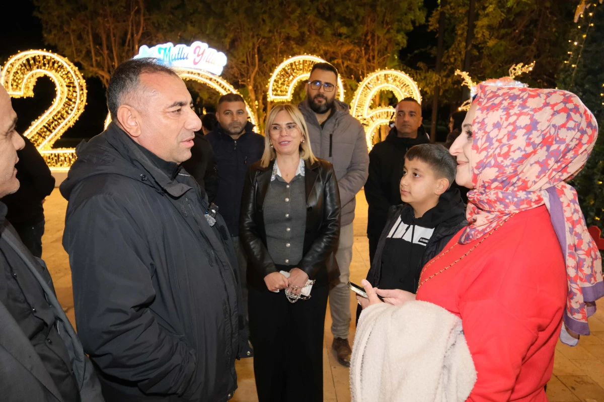 Adana&rsquo;da 10 noktada yeni yıl ışıklandırması ile renkli g&ouml;r&uuml;nt&uuml;ler oluştu