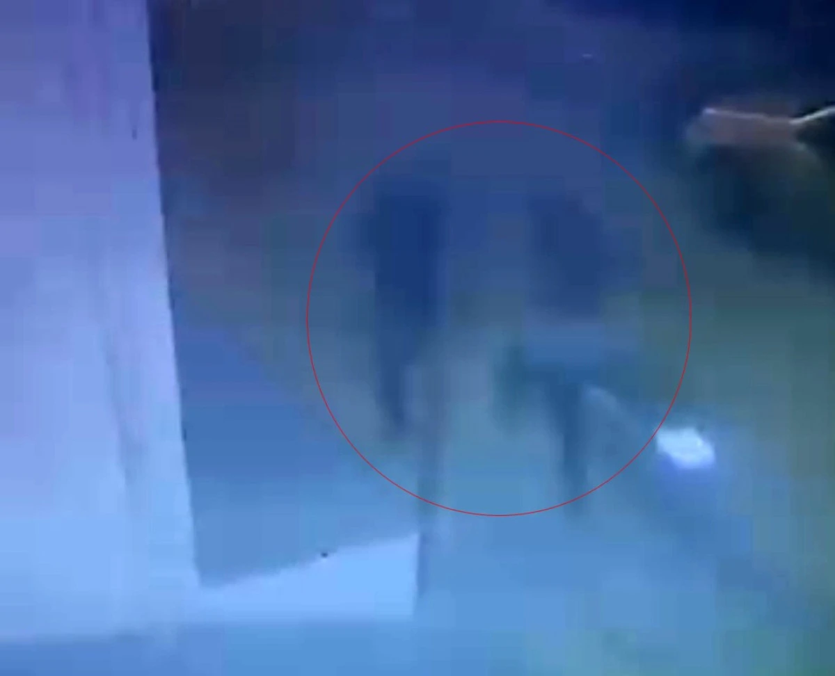 Adana'da bir gencin yaz tatilinde &ccedil;alışarak aldığı motosikleti 2 hırsız &ccedil;aldı
