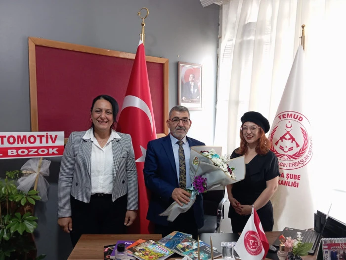Adana’da Edebiyatçılardan Anlamlı Ziyaret: Dayanışma Rüzgarı!