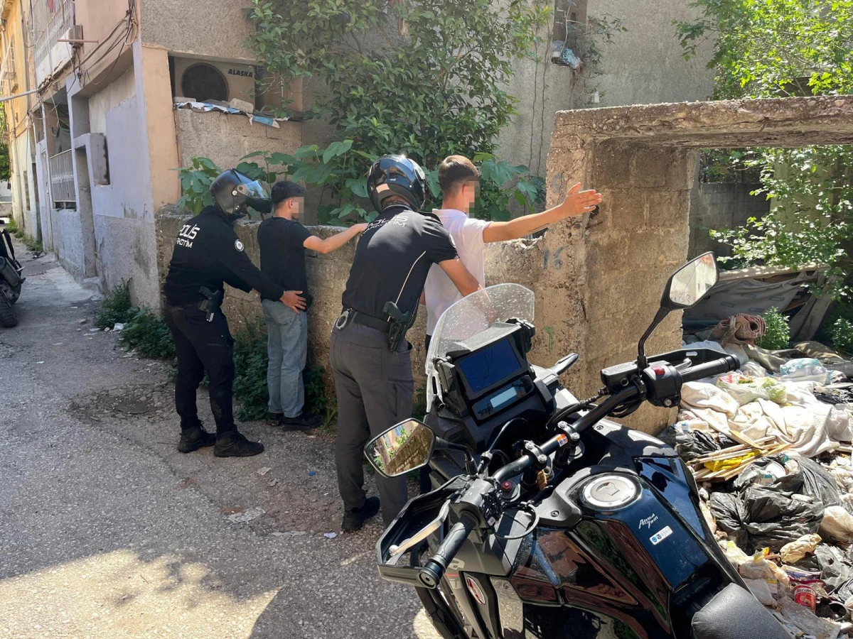 Adana'da metruk binalara narkotik denetimi