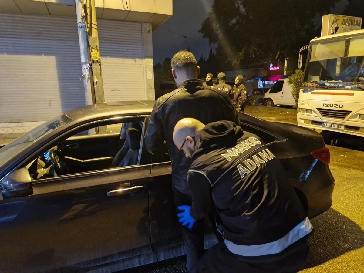 Adana'da 'narko-alan' uygulaması: Uyuşturucu içen 20 şahıs suçüstü yakalandı