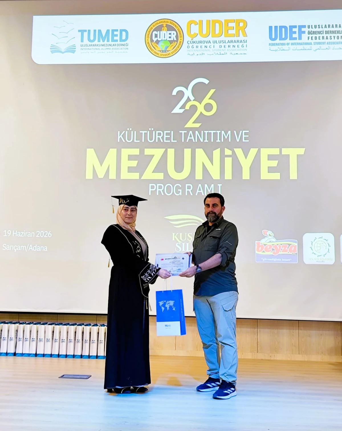 ADANA'DA ULUSLARARASI &Ouml;ĞRENCİLERİN DUYGU DOLU MEZUNİYETİ