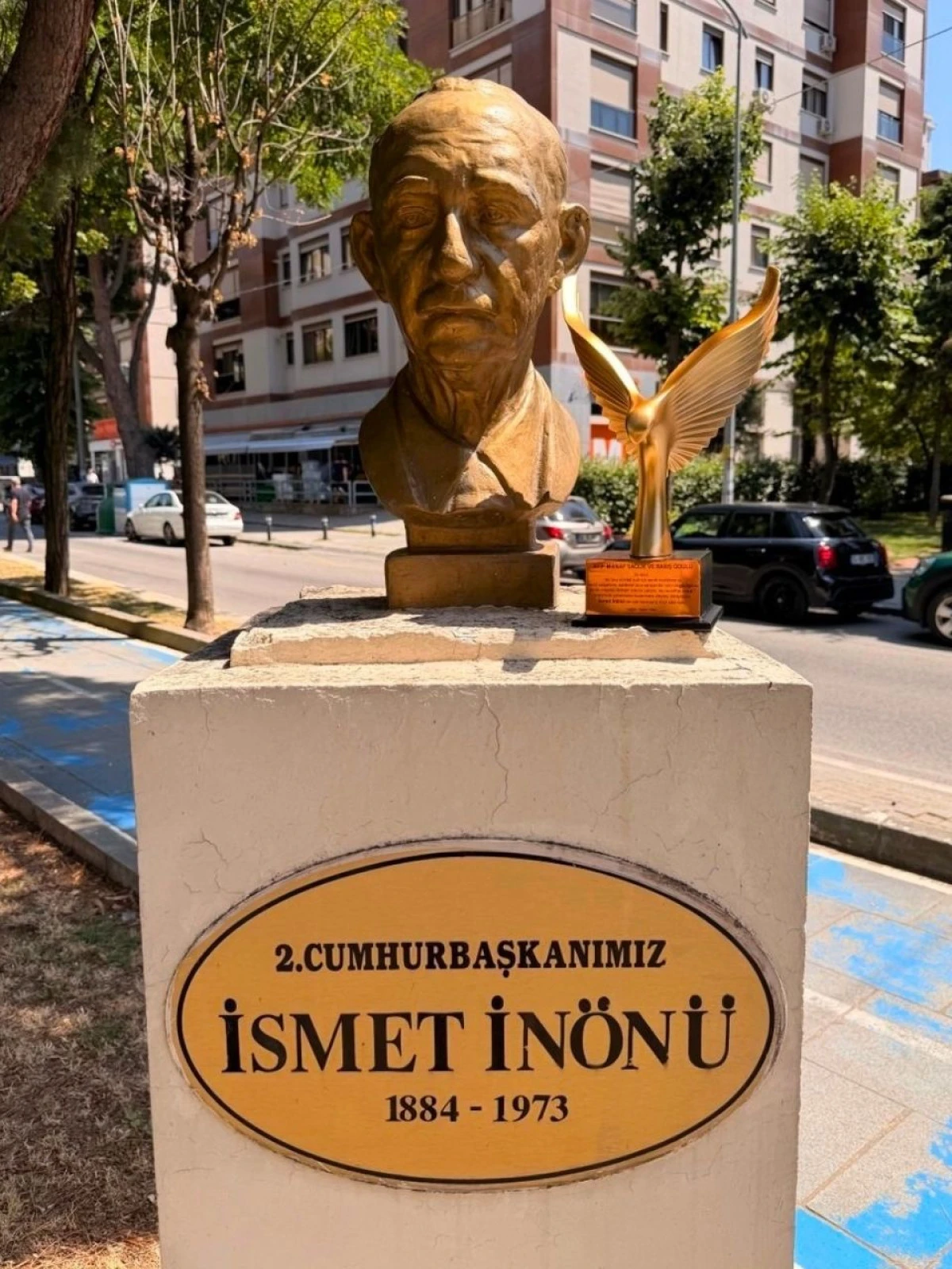 Akif Manaf Sağlık ve Barış &Ouml;d&uuml;l&uuml; İsmet İn&ouml;n&uuml;&rsquo;ye İthaf Edildi
