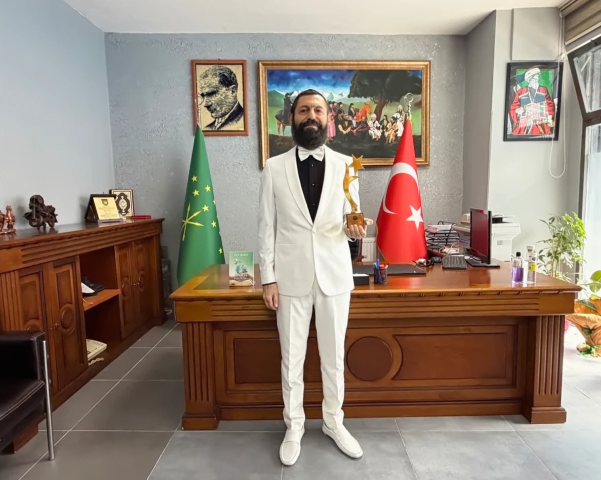 Akif Manaf&rsquo;a &ldquo;Demokrasi ve Barış &Ouml;d&uuml;l&uuml;&rdquo; Verildi