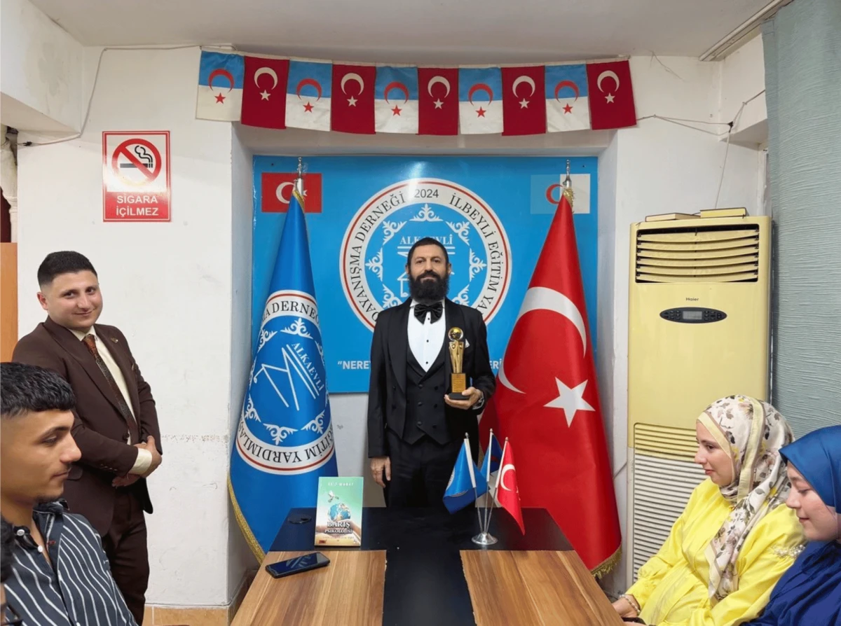 Akif Manaf’a “Eğitim ve Barış Ödülü”