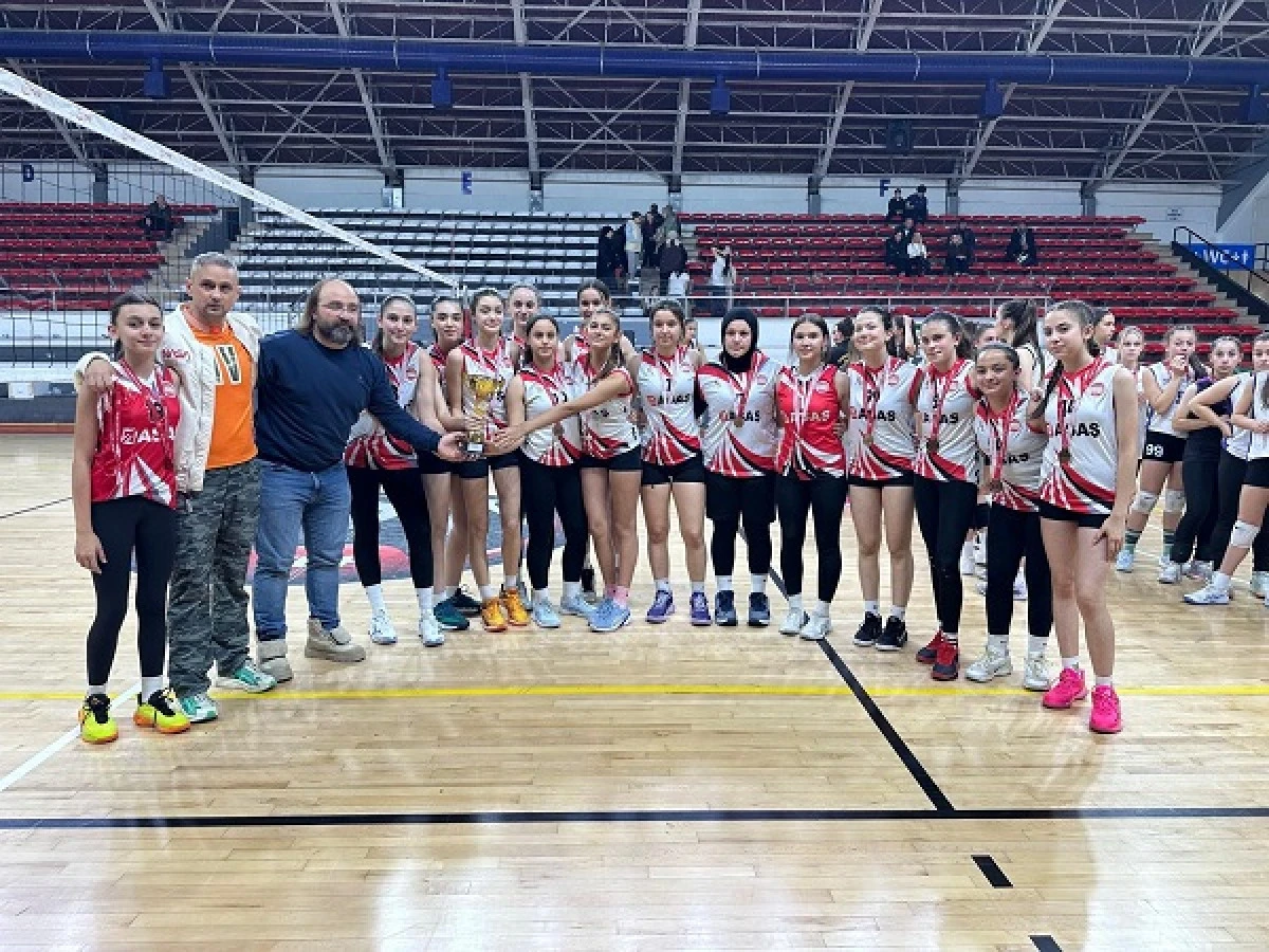 ASAŞ Voleybol Takımı İlk Yılında   Sakarya İl Şampiyonu Oldu