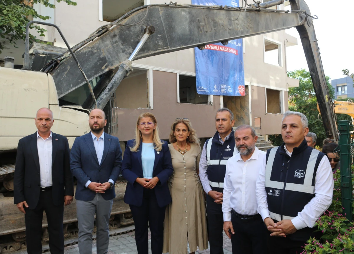 BAKIRKÖY’DE YÜKSEK RİSKLİ YAPILAR İÇİN DÖNÜŞÜM BAŞLADI 
