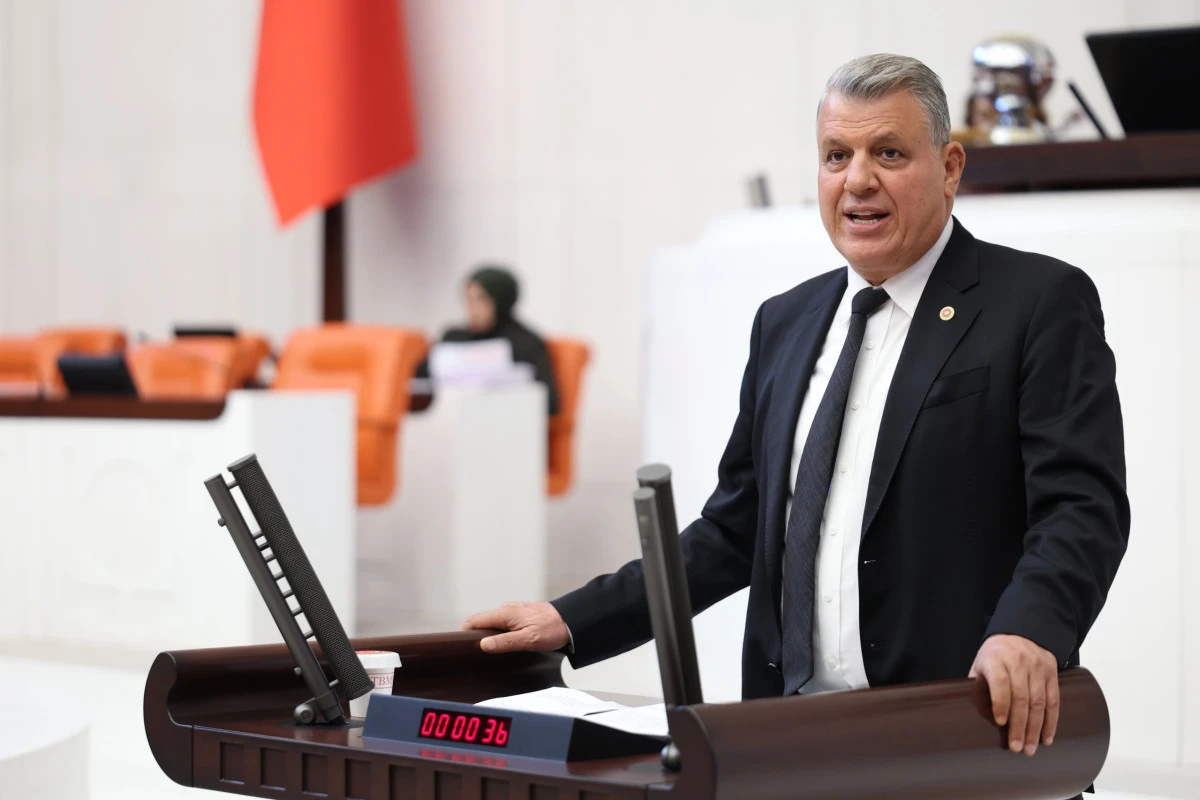 Barut:"&Uuml;niversitede bor&ccedil; krizi, sorunu b&uuml;y&uuml;t&uuml;yor"