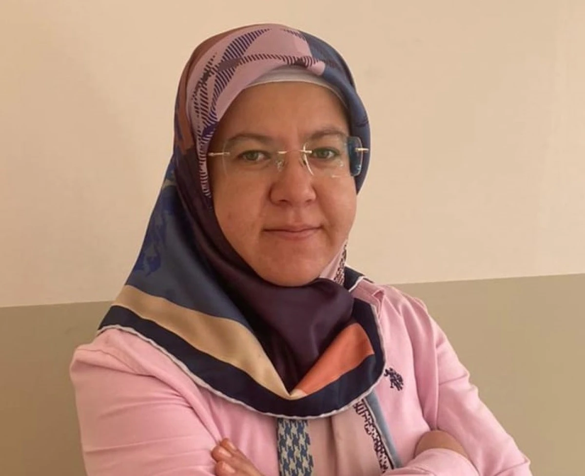 BAŞKA A&Ccedil;IKLAMASI OLAMAZ; SİZİ DE &Uuml;F&Uuml;RD&Uuml;LER: OKULA GELEN GİZEMLİ KİŞİ