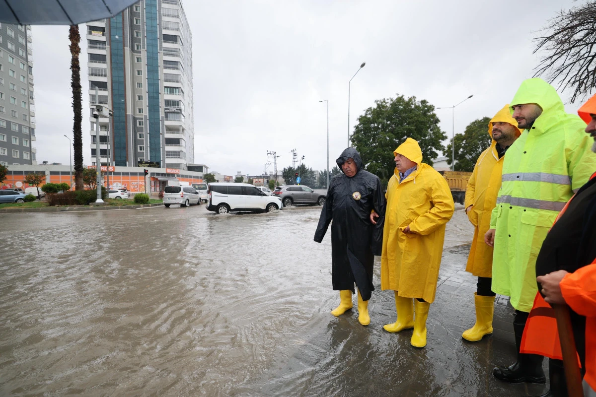 Yağışlar Yüreğir'i Vurdu! Başkan Demirçalı Ekiplerle Sahada