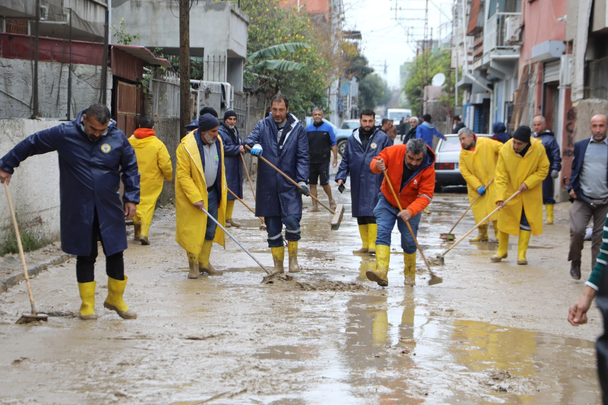 Yüreğir'de Yağmur Sonrası Dayanışma Rüzgarı Esti mi?