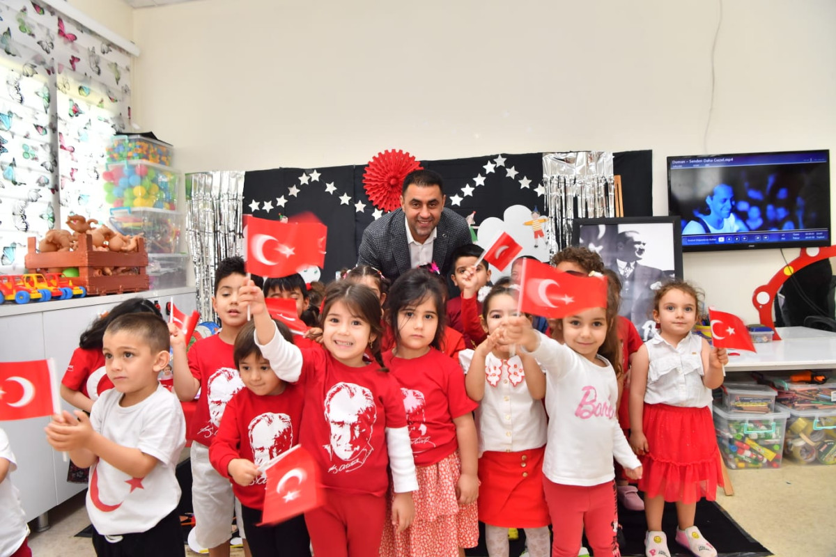 Başkan Kozay Büyük Bayramı Çocuklarla Karşıladı