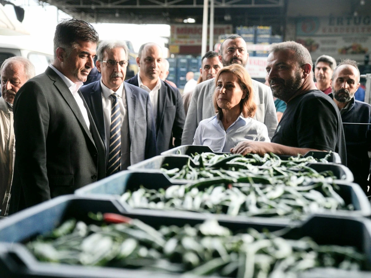 Başkan Tekin’den Hal Ve Pazarcı Esnafına Sabah Ziyareti