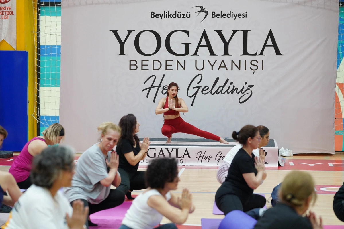 BEYLİKDÜZÜ GÜNE YOGAYLA BAŞLADI