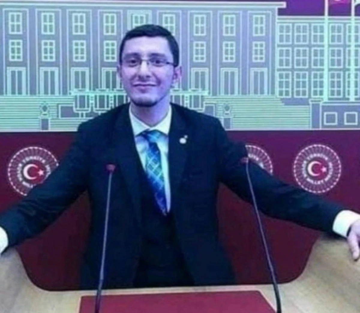 CANER VİDİNLİ: “İYİ PARTİ’DEN İSTİFA EDİYOR, SİYASİ HAYATIMA ANAHTAR PARTİ’DE DEVAM EDİYORUM”