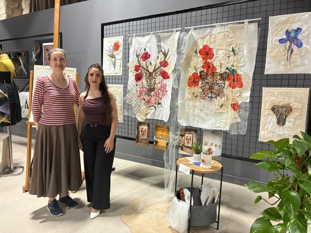 ÇÜ Tekstil ve Moda Tasarımı Bölümü öğrencilerinden mezuniyet sergisi