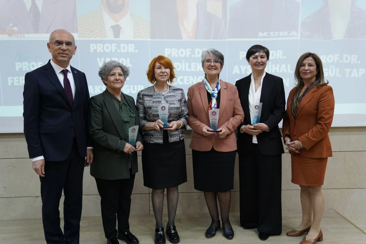&Ccedil;ukurova &Uuml;niversitesi Tıp Fak&uuml;ltesi 14 Mart Tıp Bayramı&rsquo;nı Kutladı