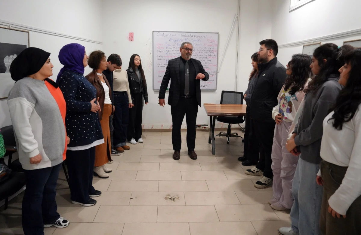 &Ccedil;UKUROVA&rsquo;DA TİYATRO KURSUNA YOĞUN İLGİ