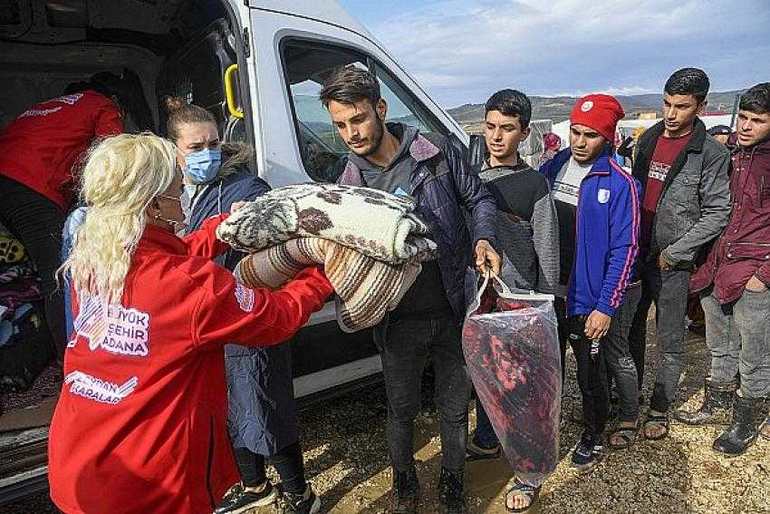 Derman Ekipleri,mevsimlik tarım işçilerinin yanında