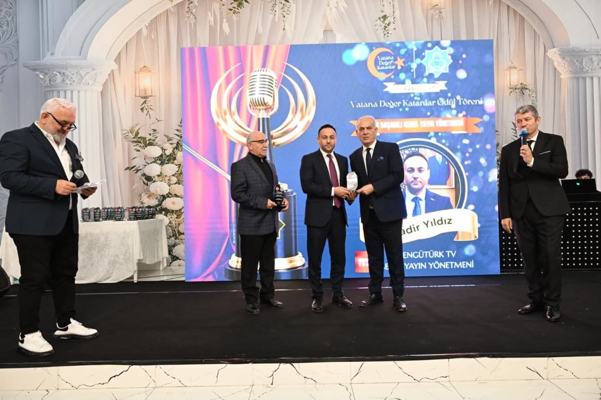 Dr. Ekrem Aslan&rsquo;ı Gururlandıran &Ouml;d&uuml;l