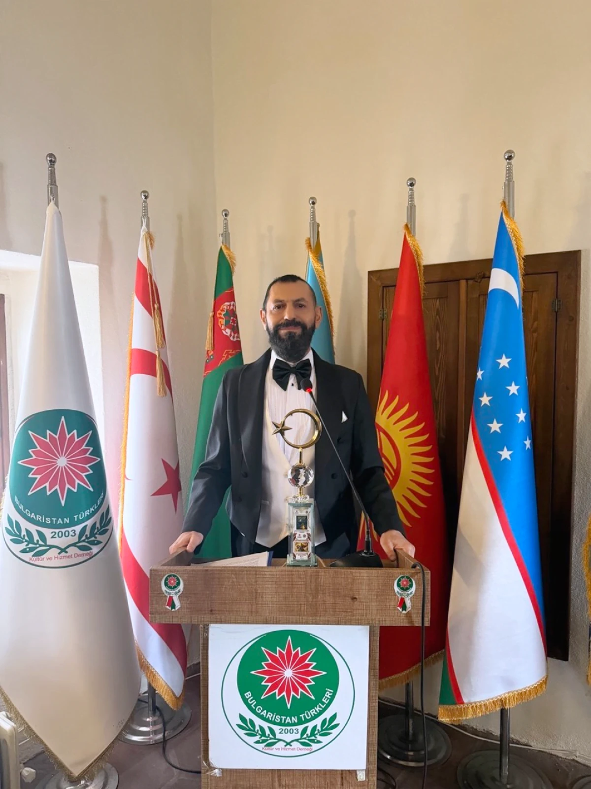 D&uuml;nyaca &Uuml;nl&uuml; Yazar Akif Manaf&rsquo;a BULT&Uuml;RK Barış &Ouml;d&uuml;l&uuml;  