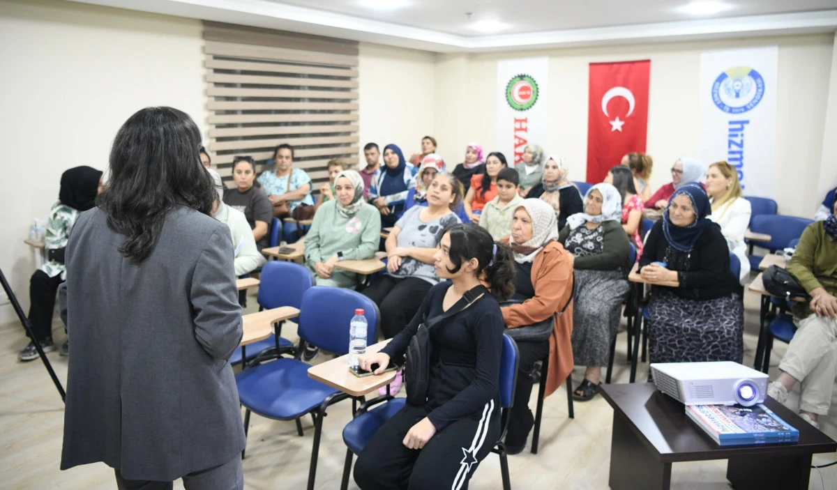 Ev İş&ccedil;ilerinin Hak M&uuml;cadelesi Adana&rsquo;da G&uuml;&ccedil; Kazandı