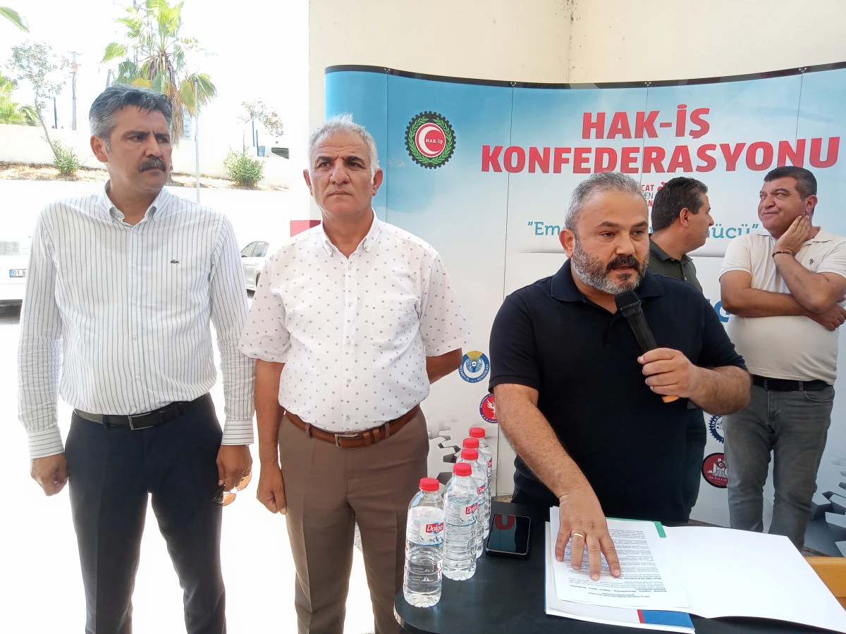HAK İŞ Hem Haklarını İstedi Hem Şehitleri Andı 