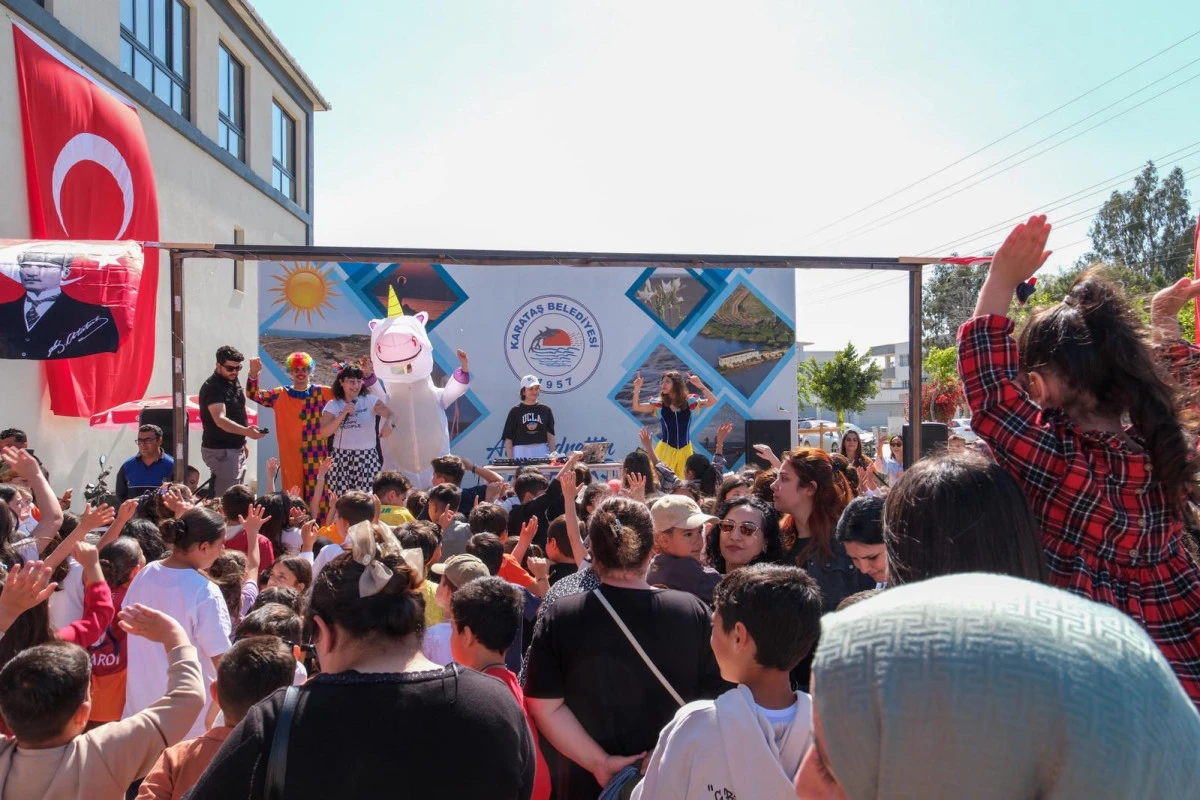 Karataş&rsquo;ta &Ccedil;ocuklar Bayramın Tadını Atat&uuml;rk Gen&ccedil;lik Merkezi&rsquo;nde &Ccedil;ıkardı