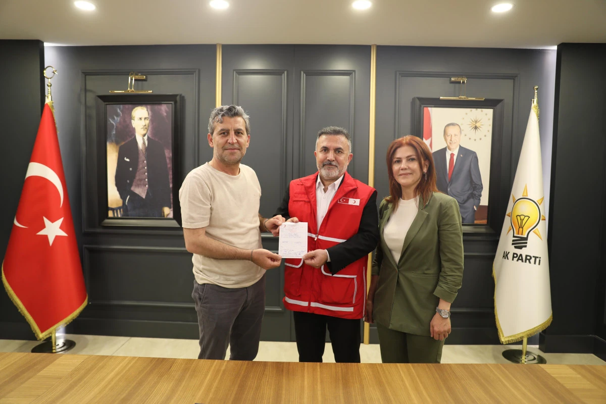 &lsquo;Kızılay, G&ouml;n&uuml;llere Dokunan B&uuml;y&uuml;k Bir İyilik Hareketidir&rsquo;