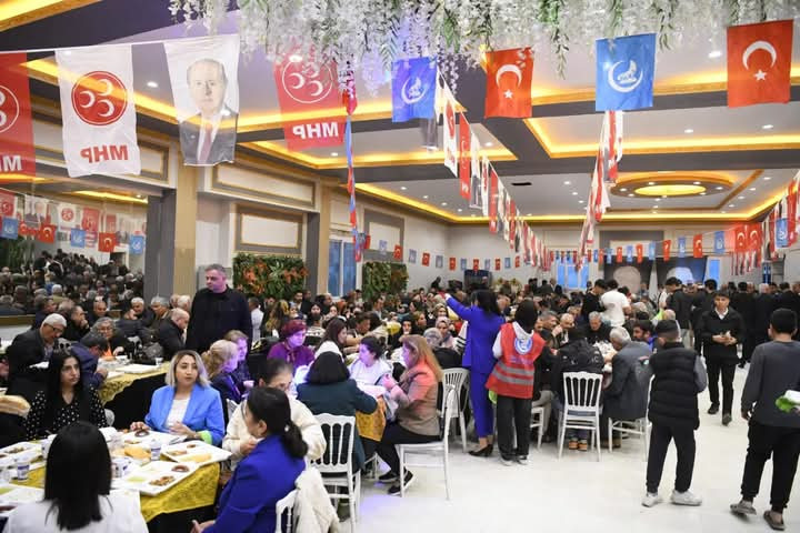 MHP Seyhan'da İftar İzdihamı