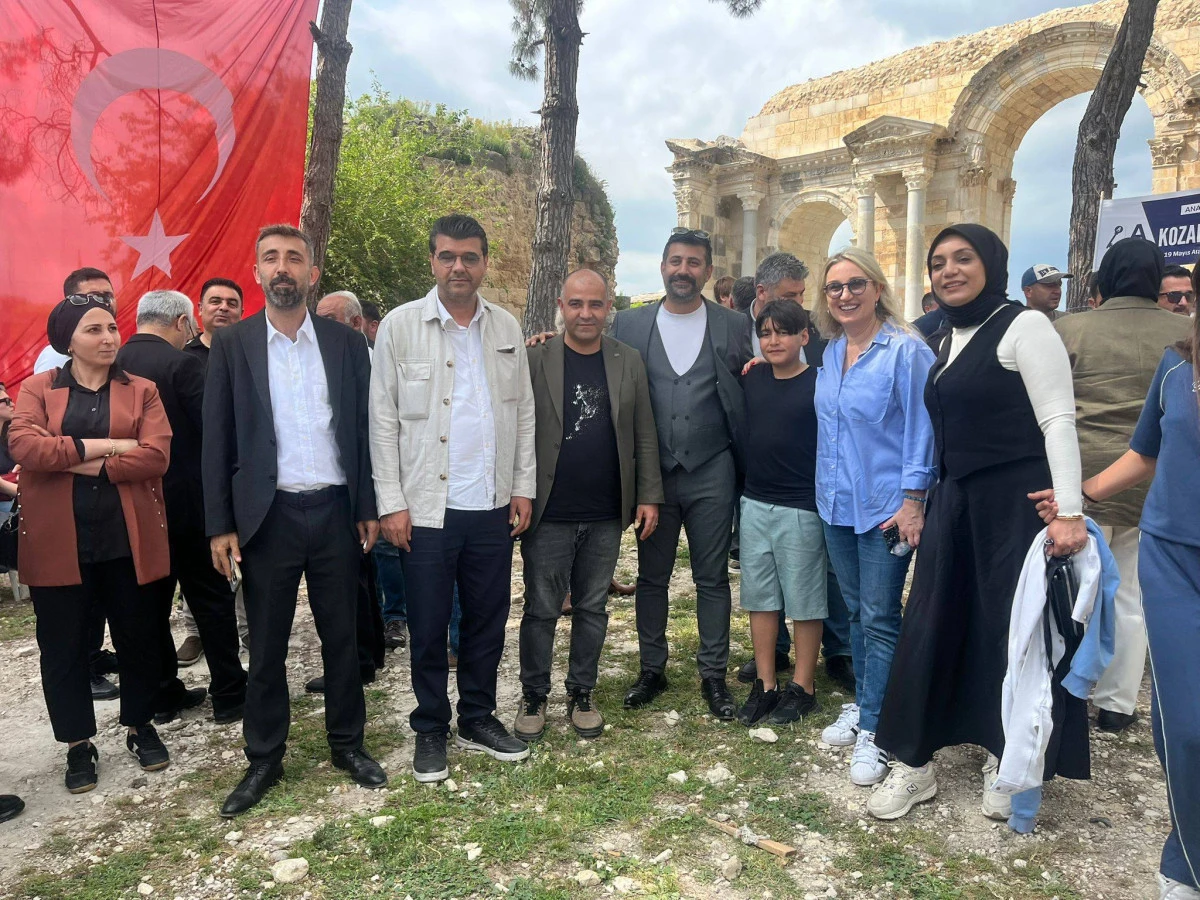 Nihal Ağca Anavarza&rsquo;da Gen&ccedil;lerle Coştu: 19 Mayıs&rsquo;ta Birlik Mesajı Verdi 