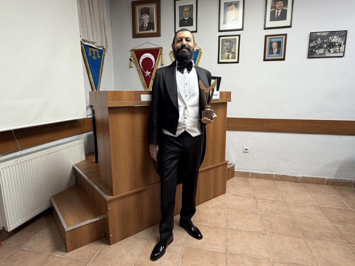 &Ouml;zg&uuml;rl&uuml;k ve Barış &Ouml;d&uuml;l&uuml;&rdquo; Akif Manaf&rsquo;ın